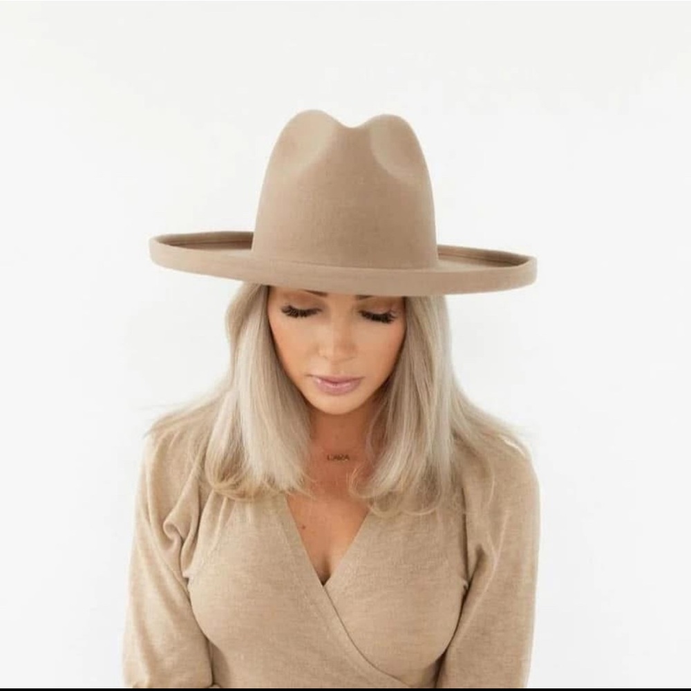 NEW! GIGI PIP Classic Tan Women's Hat SIZE:  S/M 57